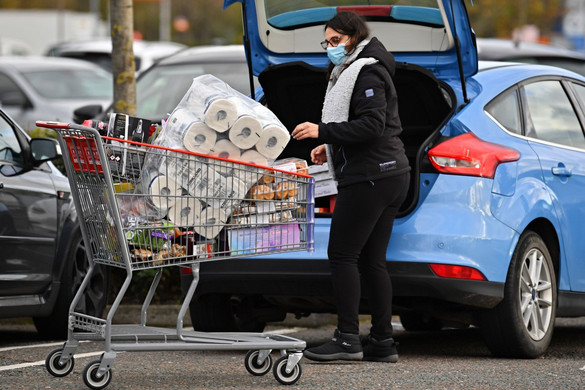 Újabb üzleteknél vezetik be a fizetős parkolást