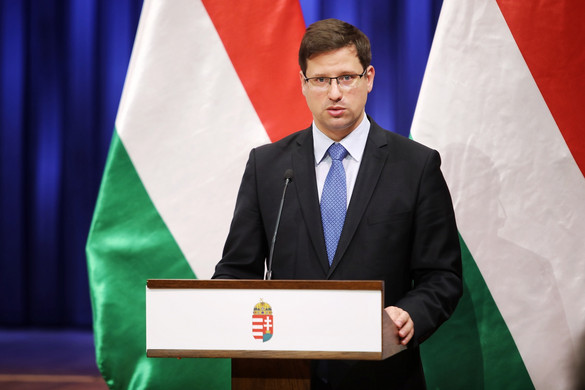 Gulyás: Magyarország nem hagyja zsarolni magát