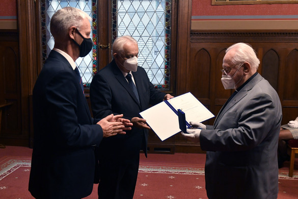 Fraknói Vilmos-díjat kapott Szabó Ferenc jezsuita szerzetes