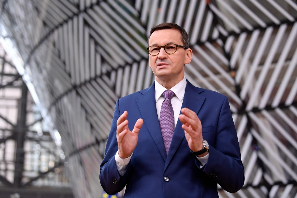 Morawiecki: El kell kerülni az önhatalmú és politikailag motivált döntéseket