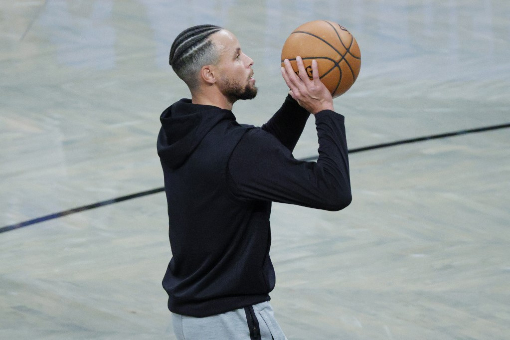 Zsinórban 105 hárompontost dobott be edzésen Stephen Curry