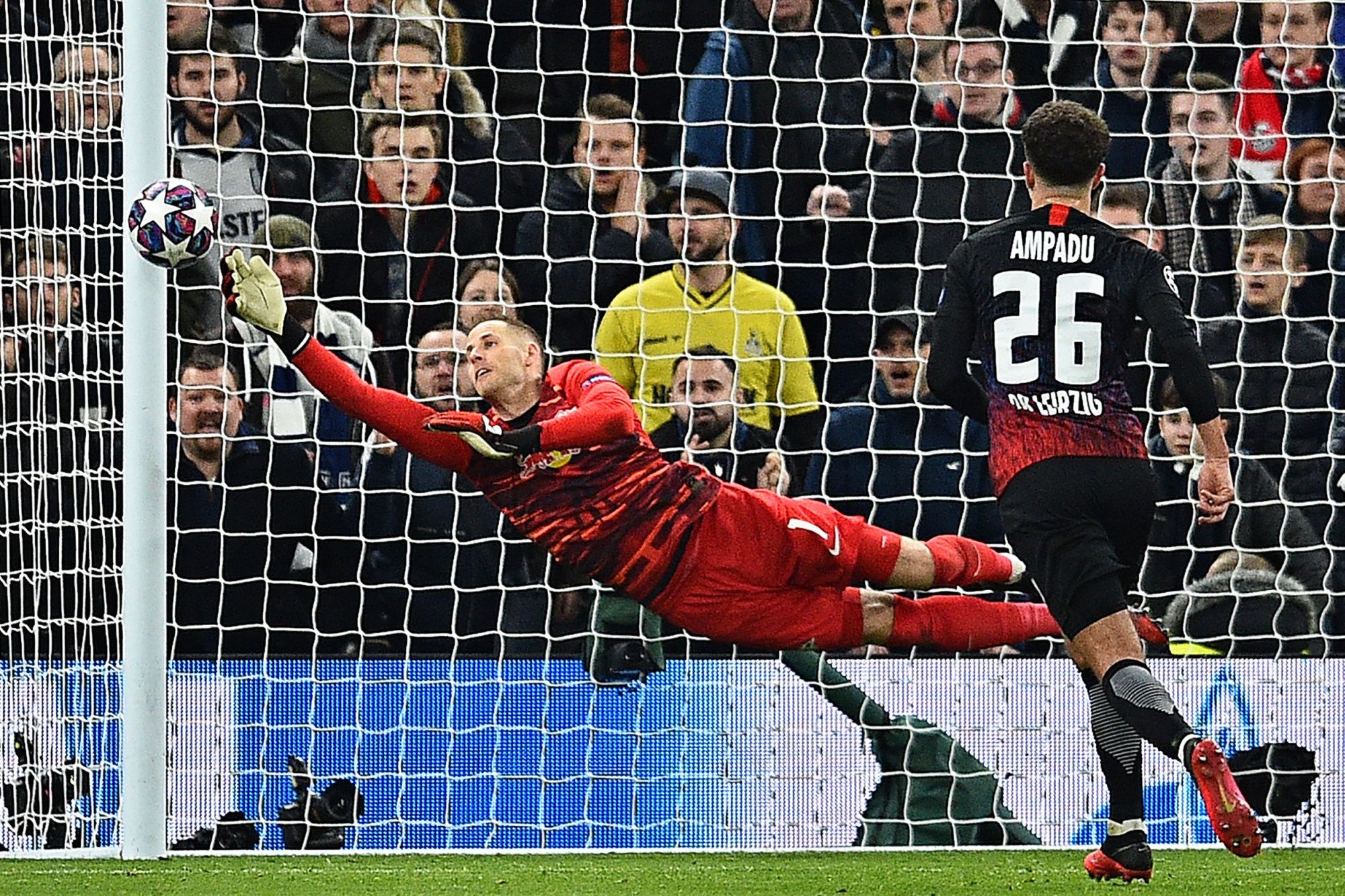 A Bundesliga legjobb kapusa Gulácsi Péter