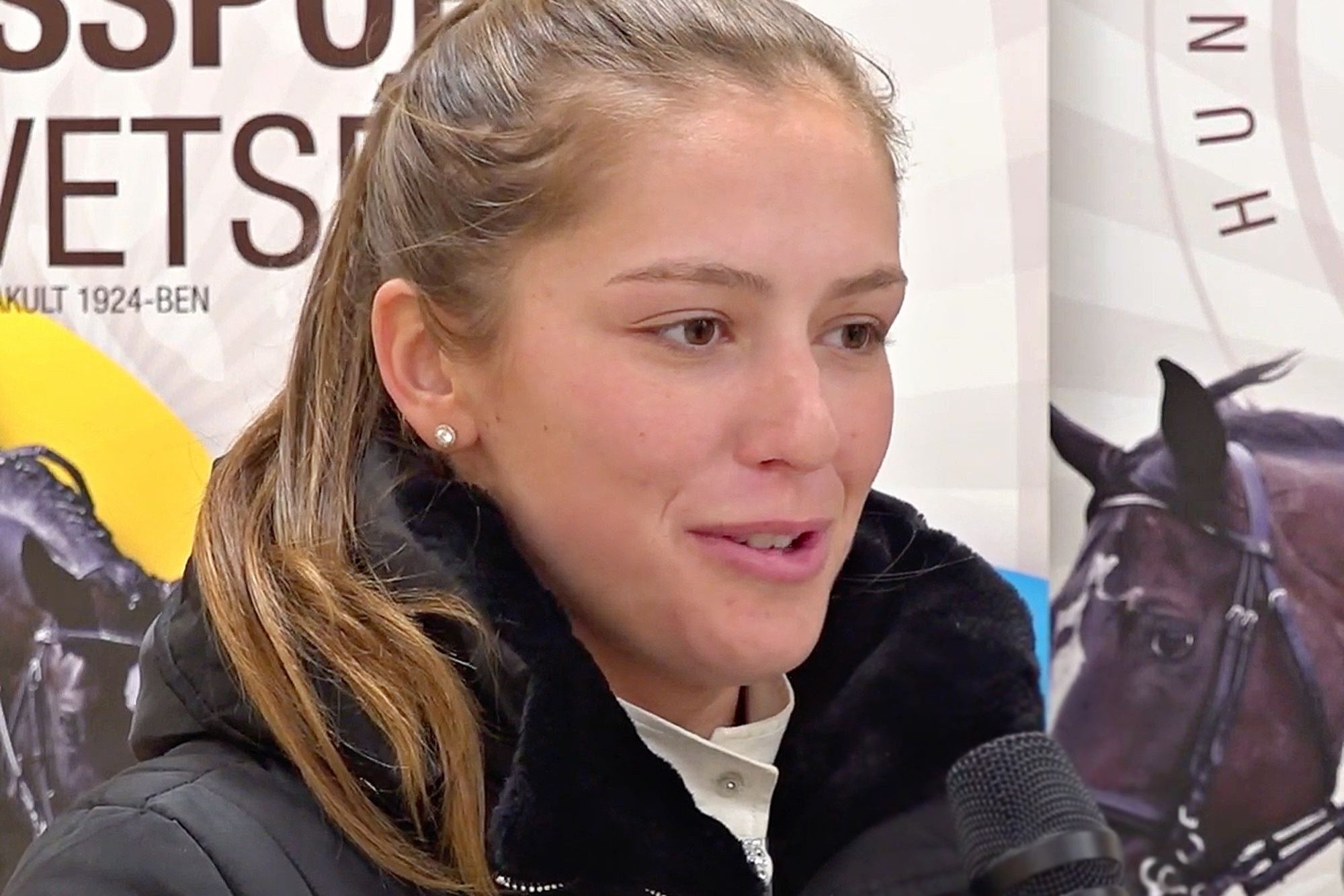 Mercedesszel versenyez a kiskunhalasi lovas