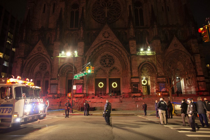 Fotó: AFP/Kena Betancur Agyonlőttek egy lövöldözőt egy New York-i templomnál