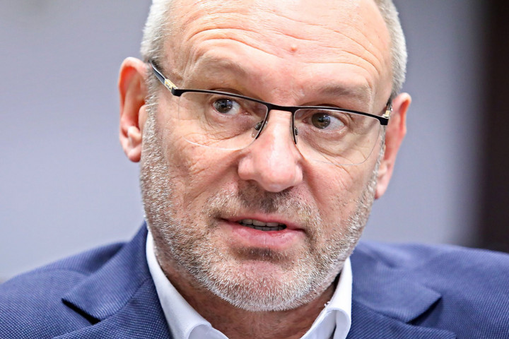 Zsigó: Legyen biztos tető minden család feje felett