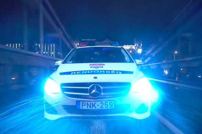 Csodás videóval kívánnak boldog karácsonyt a magyar rendőrök