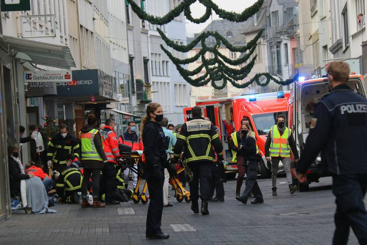 Fotó: https://www.volksfreund.de/ Autós hajtott gyalogosok közé Németországban
