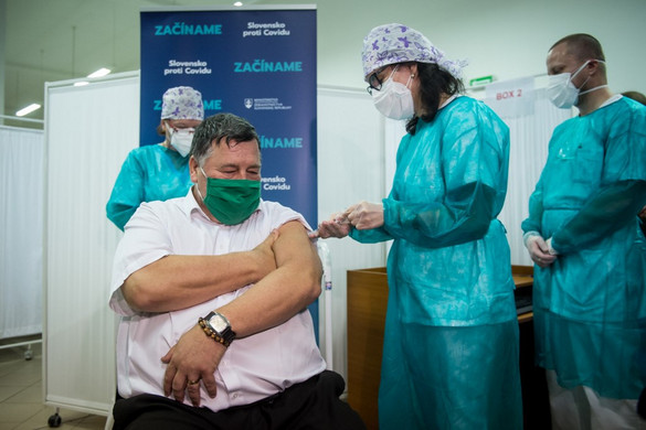 Szlovákiában is beoltották az első embereket