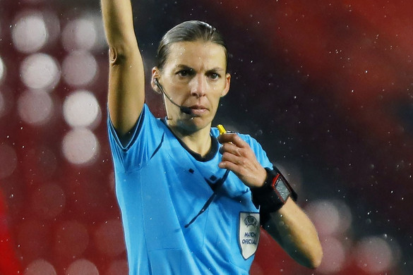 A Juventus torinói BL-mérkőzésén Stephanie Frappart történelmet ír