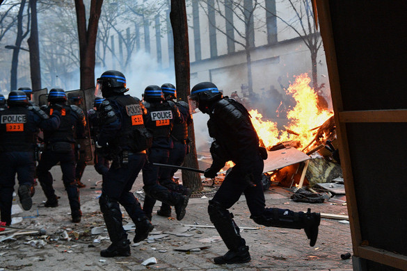 Tüntetők támadtak  rendőrökre Párizsban