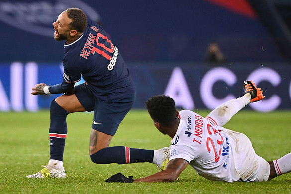 Neymar megúszta törés nélkül