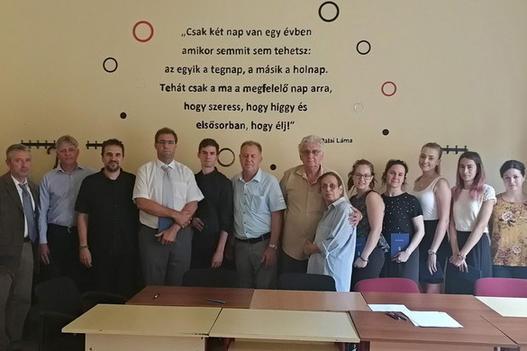 A kulisszák mögött