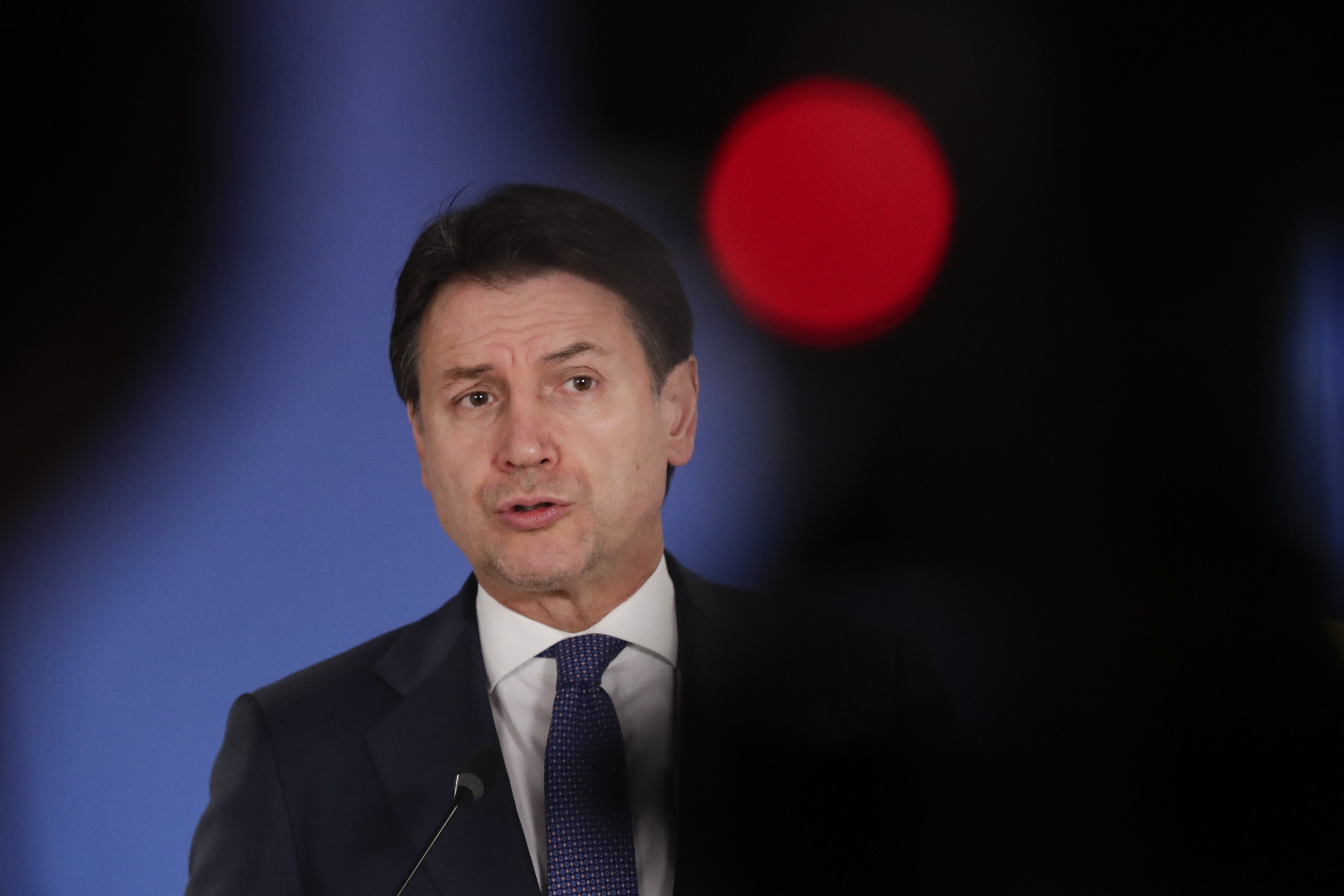 Giuseppe Conte miniszterelnök távozását sürgetik Olaszországban