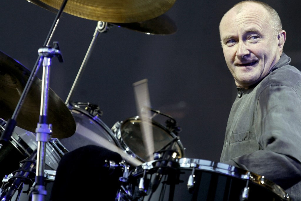 2004-ben még beült a dobok mögé, az utóbbi években viszont egészségi állapota miatt már inkább csak énekel Phil Collins