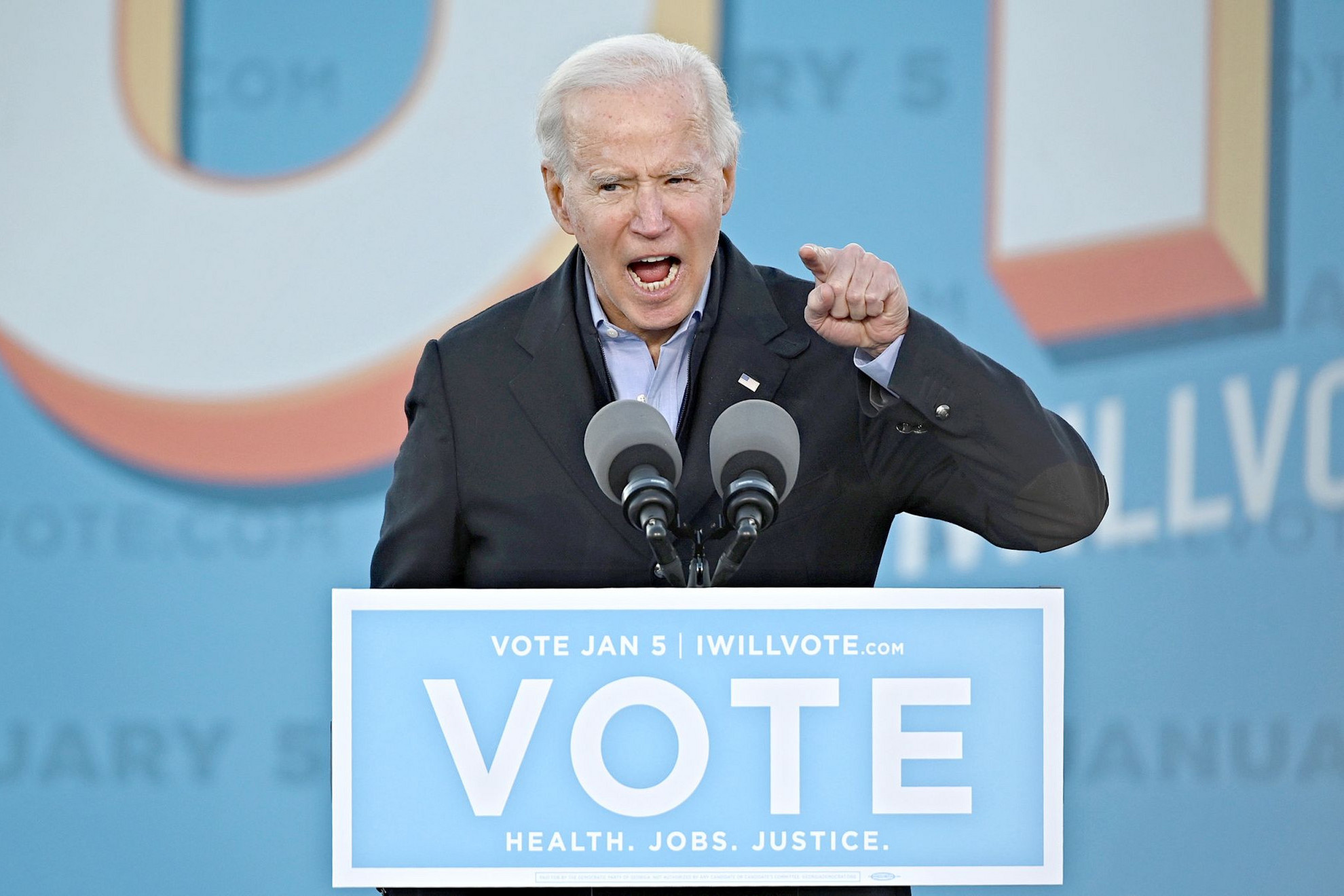 Joe Biden úgy gondolja, Trumpnak kevesebbet kéne panaszkodnia és többet küzdenie a járvánnyal