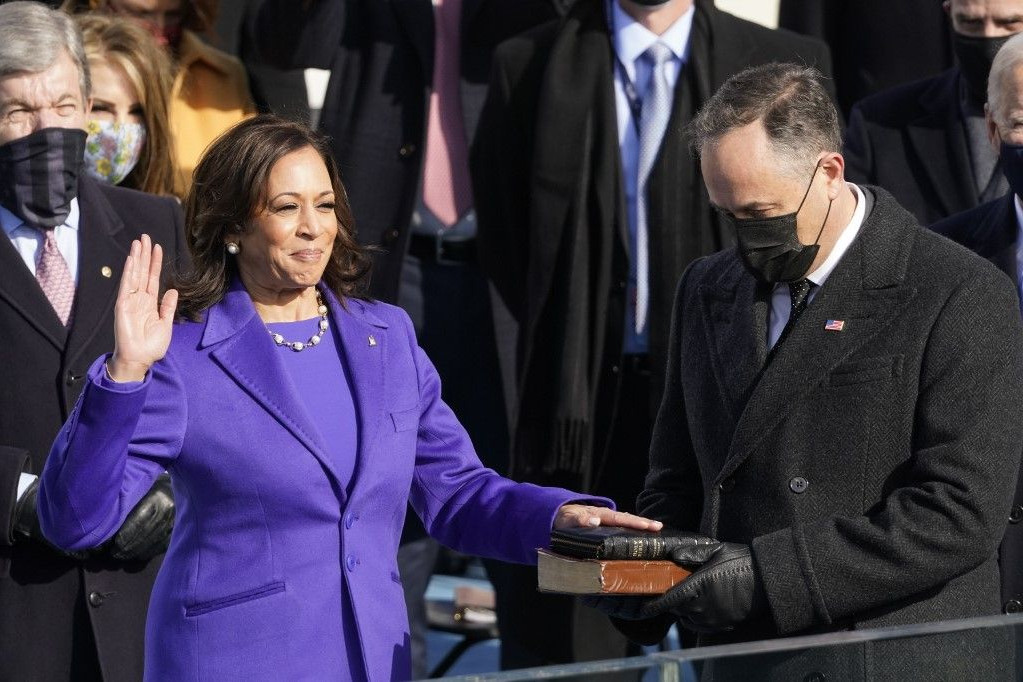 Fotó: Getty Images/AFP Kamala Harris alelnök leteszi az esküt