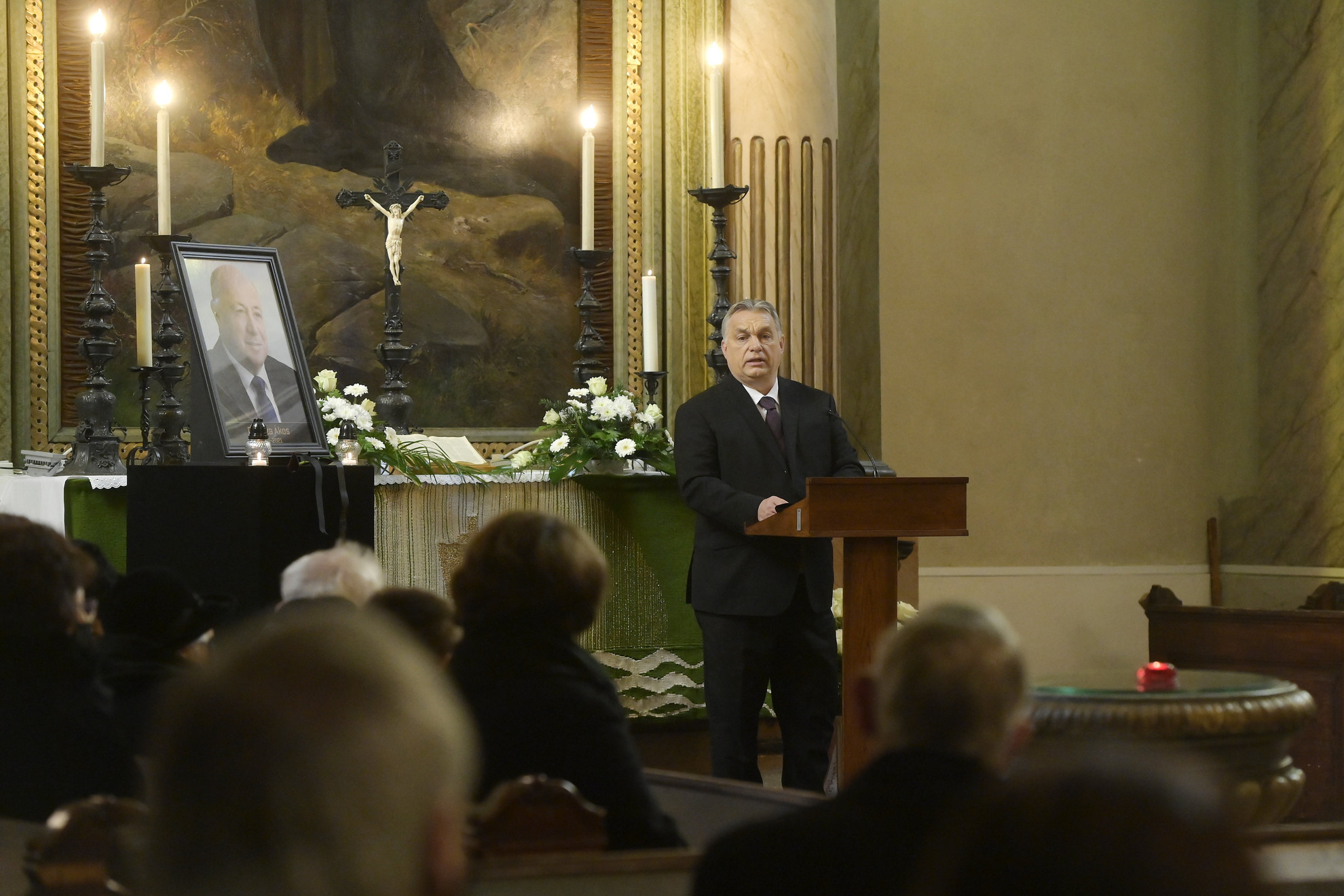 Orbán Viktor miniszterelnök beszédet mond Kriza Ákos, Miskolc korábbi polgármesterének búcsúztatásán