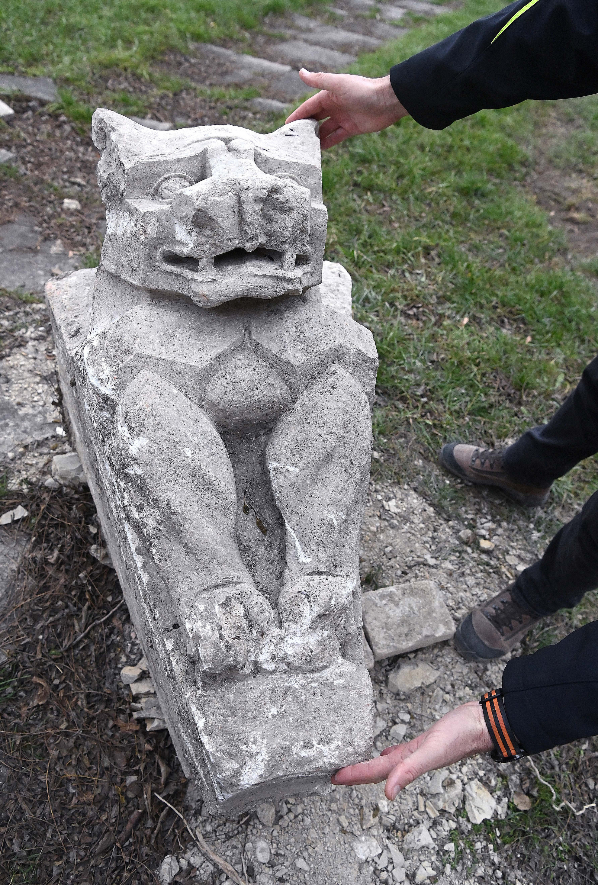 Több értékes római kori, középkori, kora újkori és századfordulós leletet találtak a szakemberek a Budavári Palotanegyedben, köztük a nőstény oroszlánt mintázó szobrot
