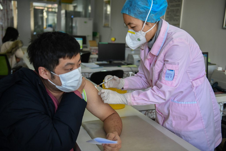 Fotó: Cai Xiangxin / XINHUA / Xinhua Alig haladja meg az ötven százalékot a kínai Sinovac Biotech gyártó vakcinájának hatékonysága