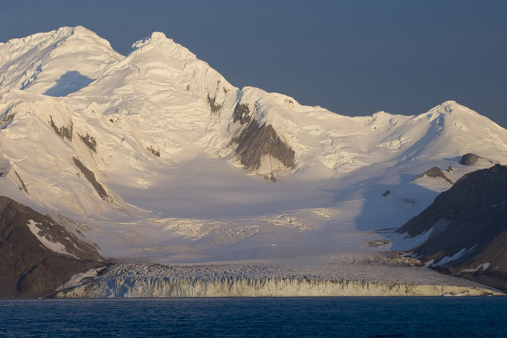 Erős földrengés volt az Antarktiszhoz tartozó Déli-Shetland-szigeteknél