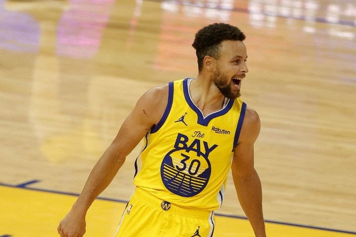 Curry karriercsúcsot jelentő 62 pontot dobva vezette győzelemre a Warriorst