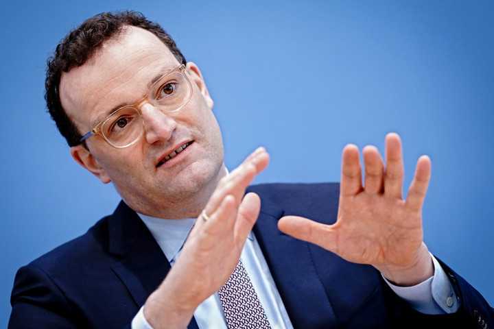 Kihátráltak Spahn mögül a párttársai