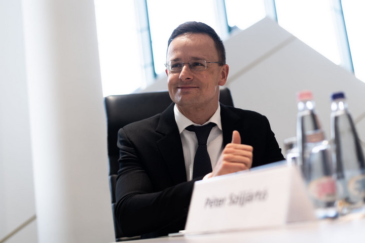 Fotó: Facebook/Szijjártó Péter Magyarország segíti az azeri újjáépítést