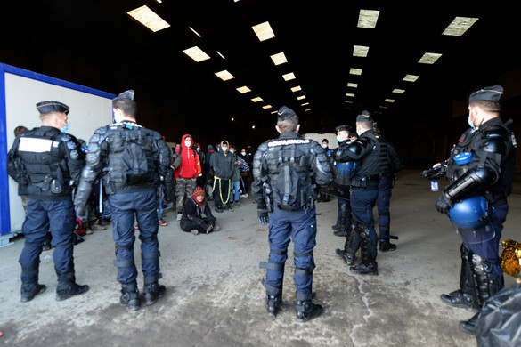 Szombat reggelre sikerült feloszlatni az illegális franciaországi tömegbulit