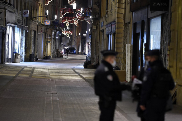 Igazoltatásnak ellenálló embereket lőttek le rendőrök Franciaországban
