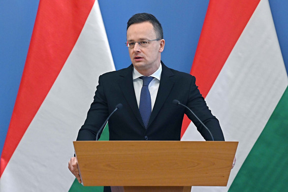 Szijjártó: Ha a károgókra hallgatunk, a járvány ledöntötte volna a lábáról a magyar gazdaságot