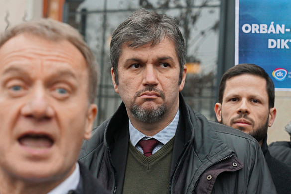 Hadházy Ákos morális mélyrepülése