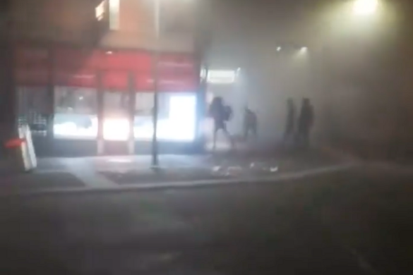 Tűzijátékkal lőttek a rendőrökre az allahu akbart kiabáló migránsok Bécsben