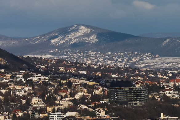 Havazás lassítja a közlekedést a fővárosban