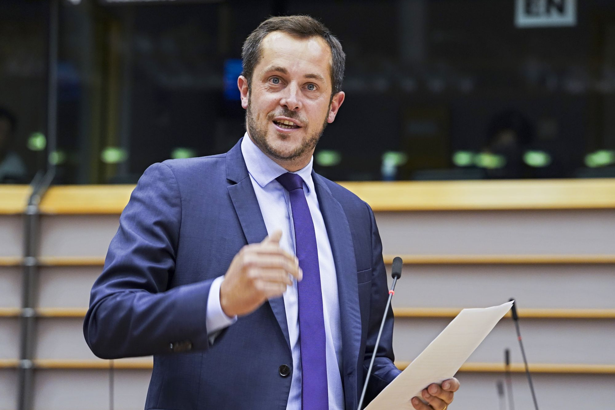 Nicolas Bay szerint káosz uralja Franciaországot