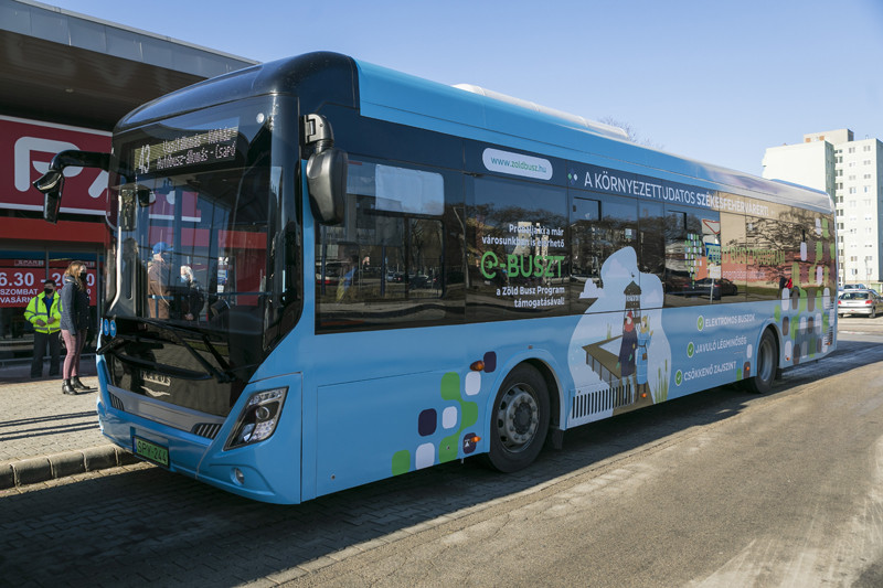 Fotó: MH/Purger Tamás Hétfőtől egy hónapig egy elektromos meghajtású Ikarus City Pioneer típusú busz állt menetrend szerinti forgalomba