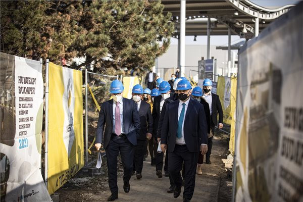 A kormányfő a Hungexpóra látogatott