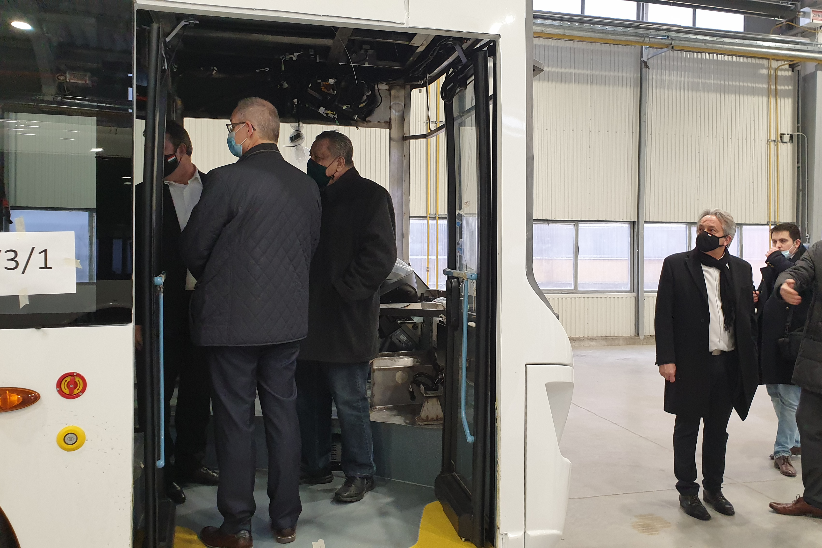 Palkovics László megtekintette az Ikarus elektromos buszainak sorozatgyártását