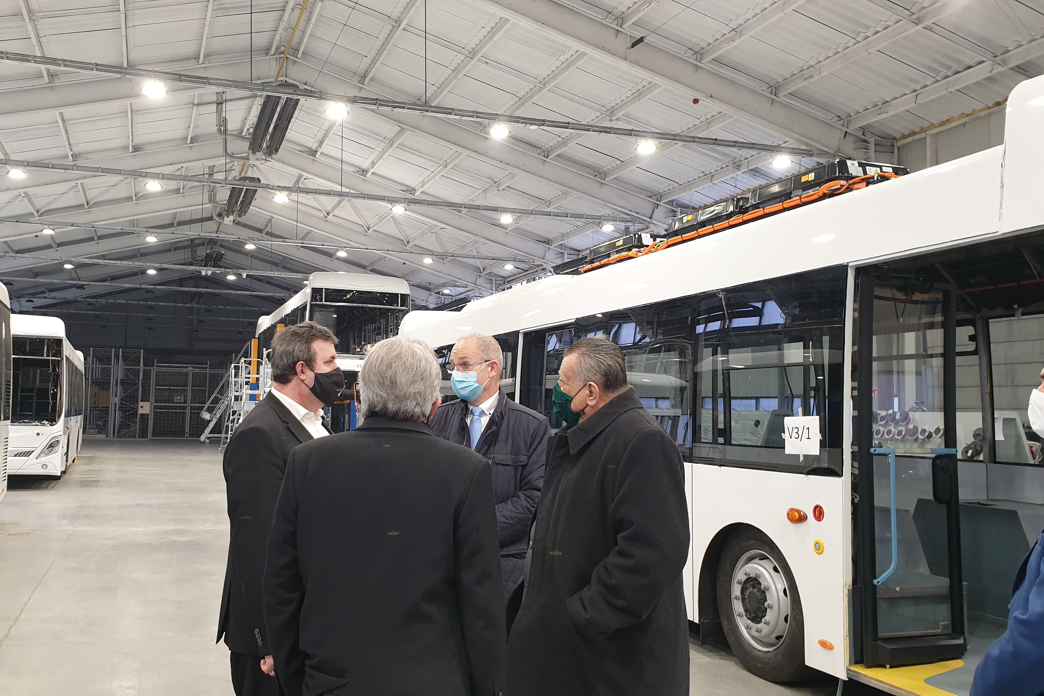 Palkovics László megtekintette az Ikarus elektromos buszainak sorozatgyártását