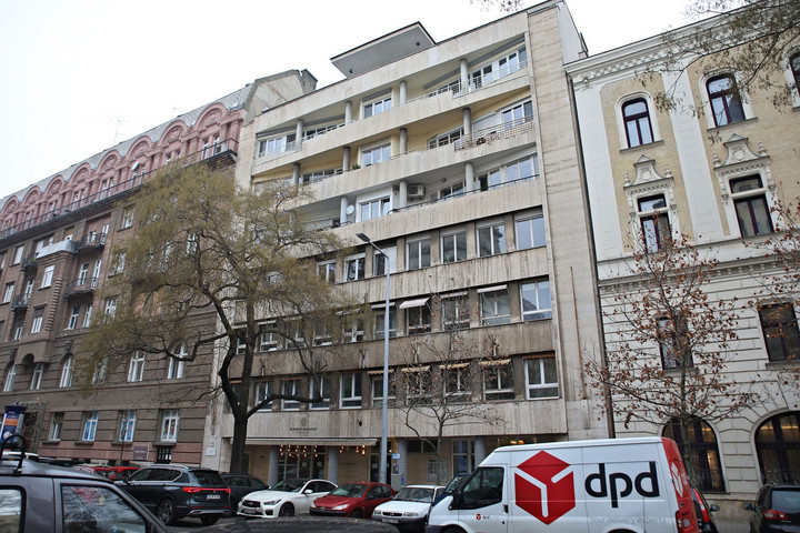 A belvárosi irodaházat is felfalta Gyurcsány Altusa