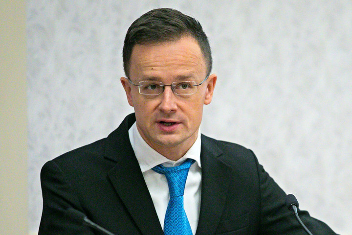 Fotó: MH Szijjártó: Manfred Weber szégyellje magát!