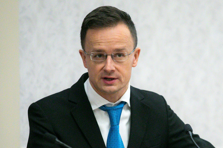 Fotó: MH Szijjártó: A migrációt nem kezelni, hanem megállítani kell