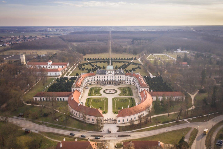 Fotó: Nemzeti Örökségvédelmi Fejlesztési Nonprofit Kft. Haydneum Eszterháza Fesztivál a fertődi kastélyban