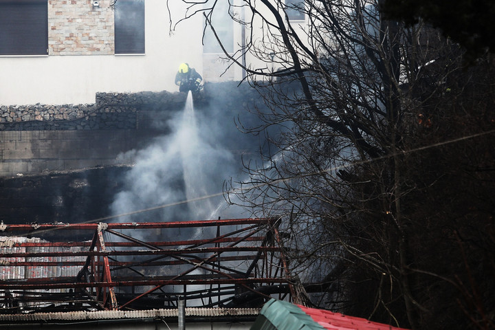 Egy ezer négyzetméteres raktárépület lángolt Budapesten