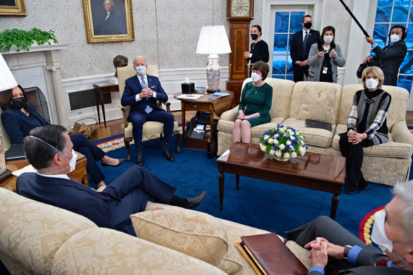Nem tudott megállapodni a republikánusokkal Biden, akinek Kína feltételes békejobbot nyújtott