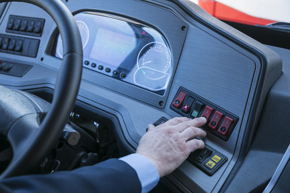 Megállt a vonatsíneken a kecskeméti buszsofőr, majd otthagyta az utasokat