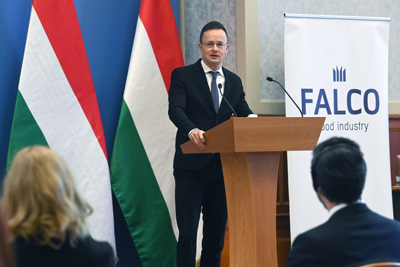 Szijjártó: Magyarország tömegével védte meg a munkahelyeket
