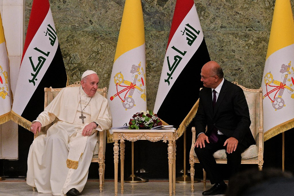 Ferenc pápa (balra) Barham Szaleh iraki elnökkel