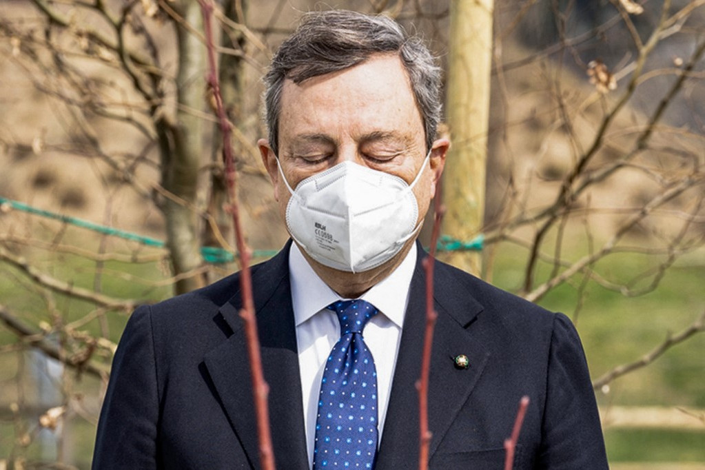 Fotó: Handout / Palazzo Chigi press A koronavírus-járvány halottainak szentelt emléknapon Mario Draghi kormányfő is jelen volt
