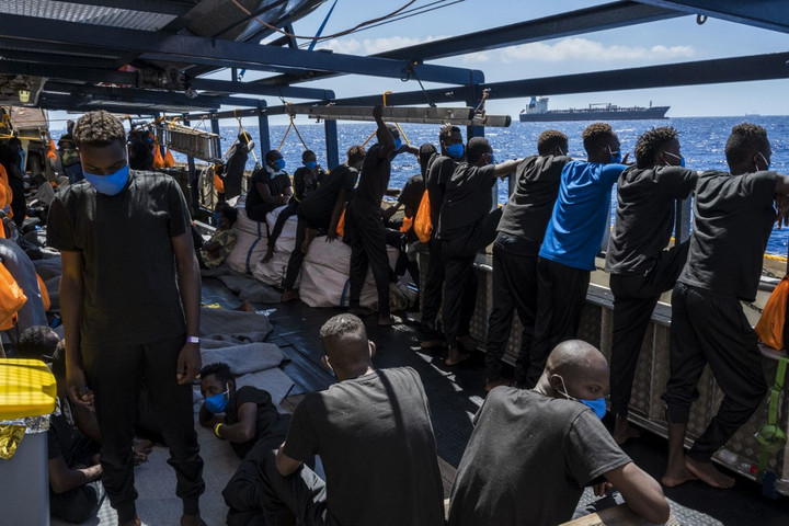 Fotó: AFP/Thomas Lohnes Illegális migrációt segítő szervezet tagjai ellen vizsgálódik az olasz ügyészség