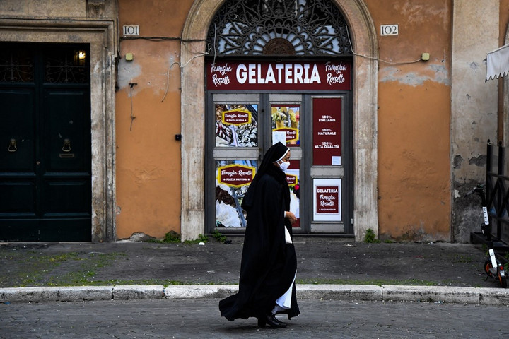 Fotó: Tiziana FABI / AFP Olaszország több mint felét ismét zárlat alá helyezik